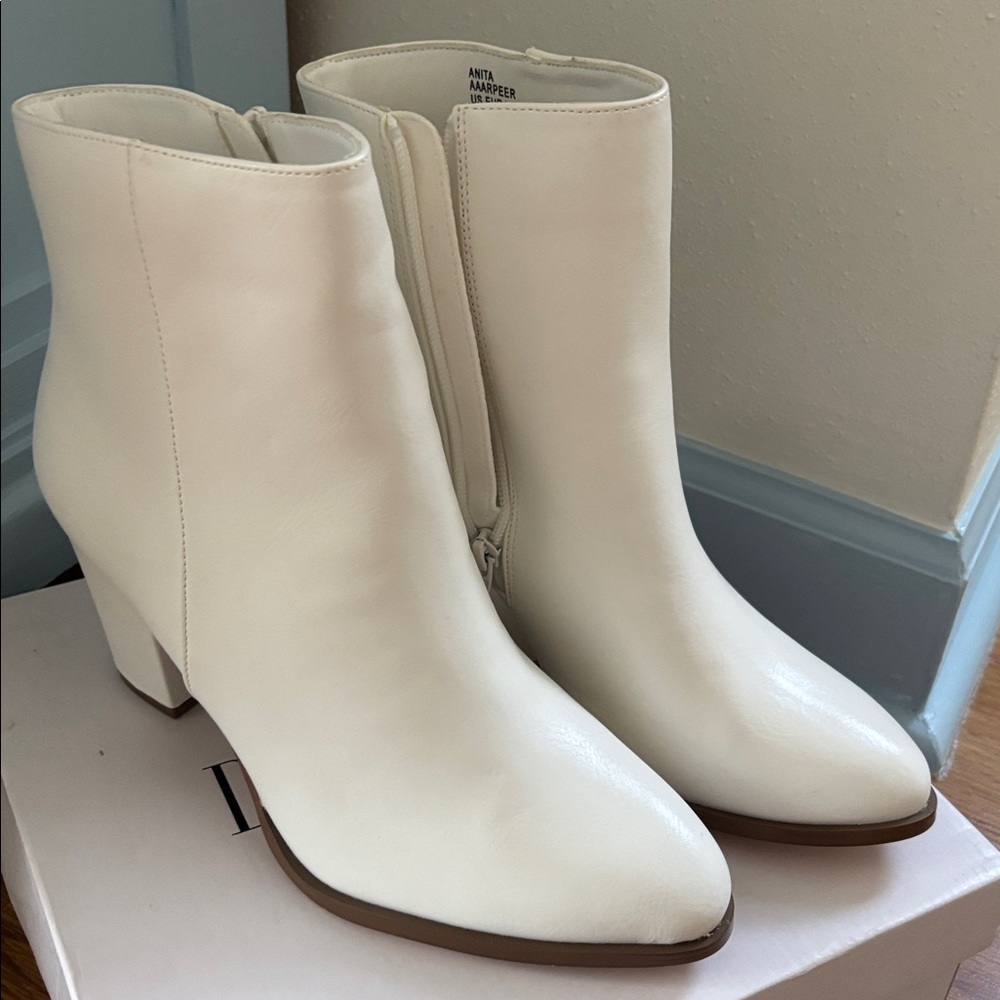 Dream Pairs Women's Elegant White Heeled Boots - Picture 4 of 6
